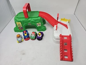 Fisher Price Little People Wheelies Play 'n Go Christmas Wonderland Spielset - Bild 1 von 7