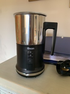 SWAN HOT OR COLD MILK FROTHER JUG ELECTRIC