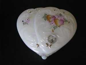 FENTON GLAS HANDBEMALT MUSIKALISCHE DOPPELHERZ SCHMUCKSCHATULLE "50" #4105 Vintage signiert - Bild 1 von 10
