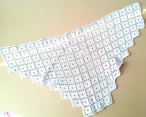 Table Runner Doily Hand Crocheted Dresser Scarf Vntg White 27” Triangle -Nice! - Picture 1 of 6