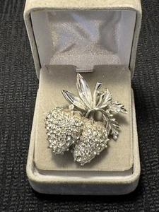 Vtg CADORO Strawberry Gripoix Glass Rhinestone Fruit Brooch Pin RARE *J17 - Picture 1 of 7