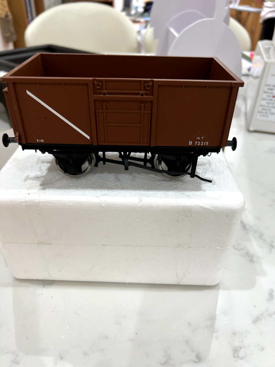 BR 16T Mineral Wagon - Bauxite (68922) BR 16T Mineral Wagon - Bauxite (68922)