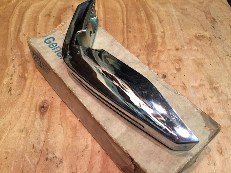 1972 72 OLDSMOBILE OLDS DELTA 88 NOS GM REAR RH CHROME BUMPER GUARD - Image 1 of 2