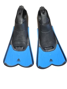 Cressi Light Fins, Pinne Corte Leggere e Potenti Nuoto/Snorkeling Taglia 39/40 - Foto 1 di 3