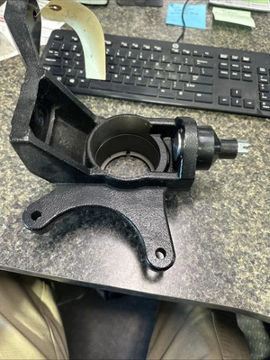 Intimidator Right Front Spindle 737-2000-00. Red - Image 1 of 3