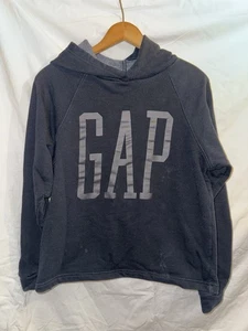 Sudadera con capucha negra pequeña para mujer negra sobre logotipo en el pecho negro - Imagen 1 de 3