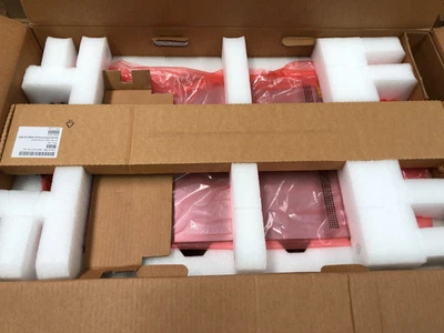 Cisco UCS C220 M4 1x Xeon E5-2620 v3 16GB RAM 600GB SAS - image 1 of 4