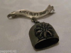 ++  Anstecknadel mit Glöckchen / Kaiserlift 1140m Andenken Hutnadel  ++ Hhj - Bild 1 von 1