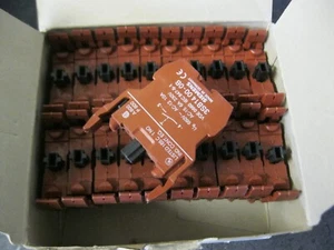 Box of 21 Siemens 3SB14 00-0B Contact Blocks for Switches, Normally Open (NO) - Picture 1 of 5