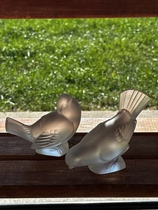 Pair of Vintage Lalique Crystal Sparrow Birds – France, Frosted & Clear Glass - Picture 1 of 12