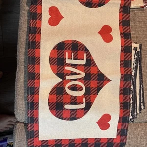 Love Heart 2 Table Runners And Place 6 Mats - Picture 1 of 3