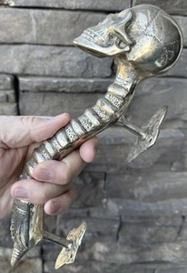 Maniglia tirare porta scheletro umano/teschio/spina dorsale in ottone nichelato vintage - (11 pollici) - Foto 1 di 18