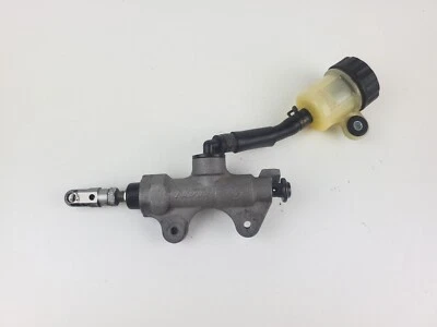 Yamaha YZF R6 2014 08-16 freno trasero cilindro maestro OEM NIFIN Foto 1 de 4