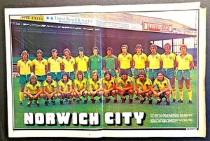 SHOOT FOOTBALL MAGAZINE LATE 70's CENTRE PAGE TEAM PICTURE - NORWICH CITY - Picture 1 of 1