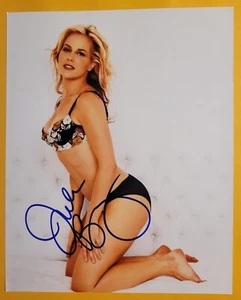 JULIE BENZ AUTOGRAPHED 8X10 PHOTO (RN.NN) - Picture 1 of 1