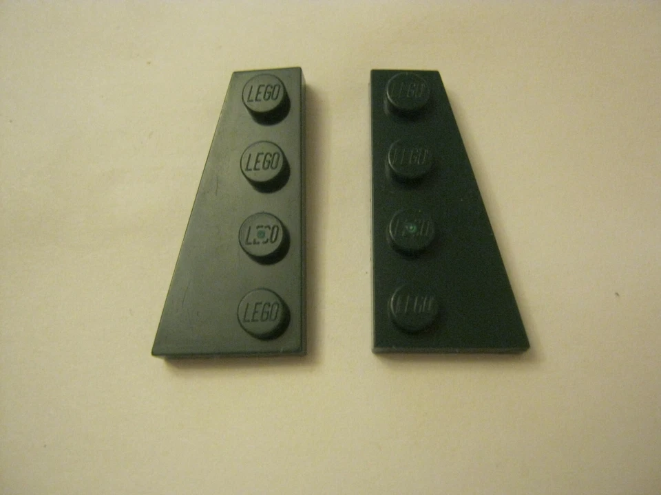 Lego 1 Pair Dark Green 2x4 Wedge Wing Plates, 41770, 41769 (028-76) - Image 1 of 1