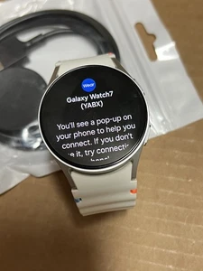 Samsung Galaxy Watch 7 40mm silver Smartwatch SM-L300 unlocked - Photo 1 sur 4