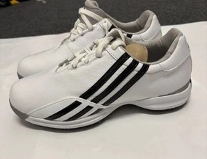 Adidas Mujeres Driver Prima Zapatos de Golf Damas Reino Unido Talla 4 Cuero Blanco Con Picos Nuevos - Imagen 1 de 14