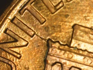 1990 Penny Die Crack Reverse - Picture 1 of 9