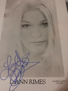 LeANN RIMES AUTOGRAPHED 8X10 PHOTO - Picture 1 of 3