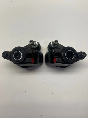 Juego de pinzas de freno delanteras Harley Electra Glide Ultra Classic 1997 par Foto 1 de 4