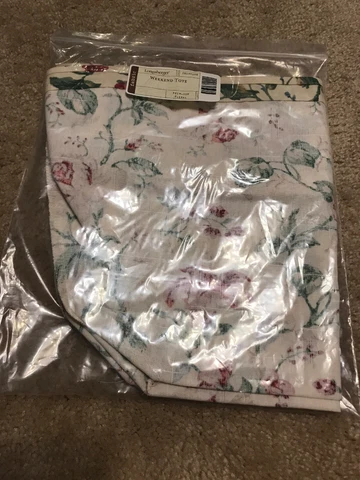 Longaberger Weekend Tote Liner Heirloom Floral Pattern #28154156 Cover