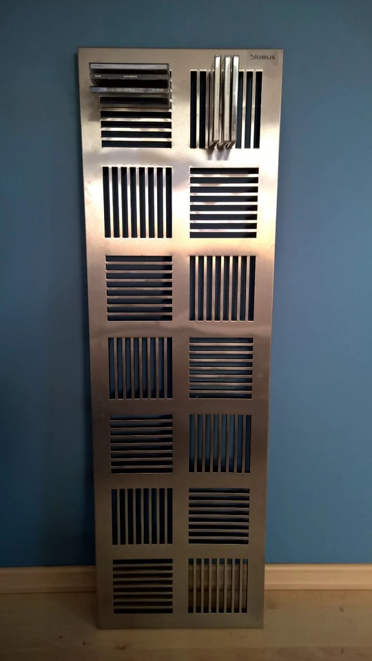 CD-Design-Wandregal aus Edelstahl mit Platz für 112 CD's - Bild 1 von 1