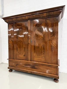 Barockschrank Nussbaum Süddeutsch 1780 Zerlegbar Handpoliert - Bild 1 von 8