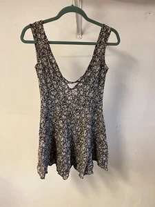 Brandy Melville v neck floral romper sleeveless john galt green black playsuit - Picture 1 of 3