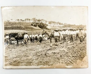 Sombrero cónico vintage de agricultores agrícolas del Pacífico Sur fotografía de la Segunda Guerra Mundial - Imagen 1 de 2