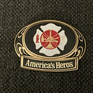 Hebilla de cinturón vintage de latón esmaltado Fire Fighter America’s Hero’s 1986 (B3) - Imagen 1 de 4