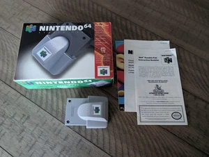 Nintendo 64 Rumble Pak - Gris Con Caja Y Contenido (NUS-013) - Imagen 1 de 7