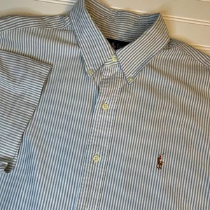Camisa Polo Ralph Lauren Para Hombre L Azul Blanco Rayas Calce Clásico S/S Abotonada - Imagen 1 de 7