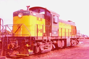 ORIGINAL KODACHROME SLIDE C&NW ALCO RS-1 #1087 MASON CITY, IA JULY 1971 - Picture 1 of 1