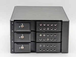 Used StarTech 3.5 Desktop HDD Caddy | HSB3SATSASBA - Picture 1 of 7