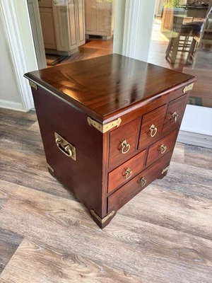 Cofre boticario de colección Pottery Barn madera y latón 6 cajones 22,5 W x 21 D x 24 H Foto 1 de 4