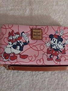 DOONEY & BOURKE DISNEY❤️ PARKS VALENTINES❤️ DAY WALLET ❤️WRISTLET - Picture 1 of 10