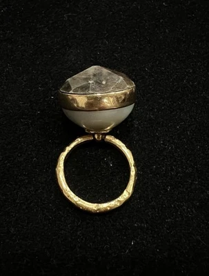 Anel vintage Federica Rettore ouro amarelo 18K cinza safira e madrepérola - Imagem 1 de 4