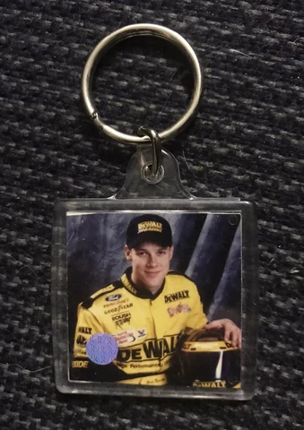 MATT KENSETH #17 DEWALT SQUARE KEYCHAIN TWO-SIDED NEW RACING REFLECTIONS Cover