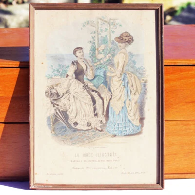 Ancienne gravure sous cadre La Mode Illustrée Toilettes de Mme Coussinet - Photo 1/4