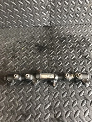 Ford Mondeo 2.0 Tdci 2004 año carril combustible Delphi 2S7Q9D280Ac - Imagen 1 de 4