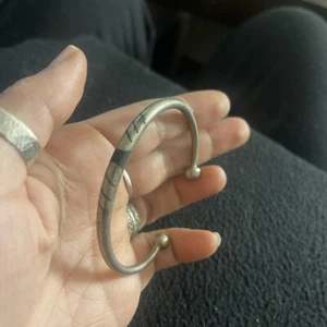 SELTENER ANTIKER ARMBAND ARMREIF-MANSCHETTE-VINTAGE-SILBERFARBEN- - Bild 1 von 6