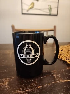Taza de café negra con logotipo grabado Ford Mustang Shelby Cobra   - Imagen 1 de 2