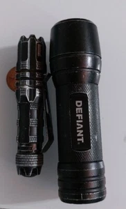 2 portable flashlights - Picture 1 of 4