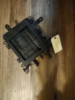 Evaporador MITSUBISHI MIRAGE 2019-24 bote de carbón vapor combustible con soportes. Foto 1 de 4