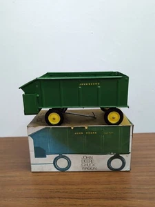 1/16 Ertl John Deere Chuck Wagon in Ice Cream Box #3 - Picture 1 of 4