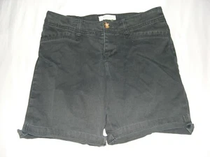 NEW ERA TEEN MUJER PANTALONES CORTOS CON PUÑOS NEGROS - Imagen 1 de 2