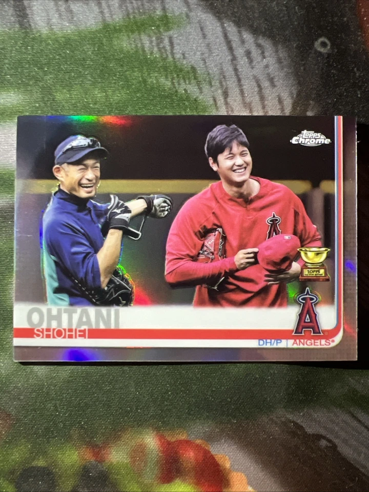 2019 Topps Chrome Photo Variations Refractor 1 Shohei Ohtani W/ Ichiro Suzuki SP - Image 1 of 4