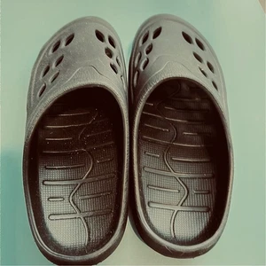 Black Plastic Slides Size 8 - Picture 1 of 4