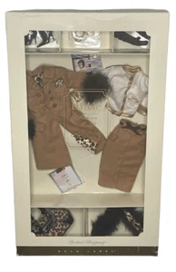 Barbie Silkstone Fashion Model Barbie Spotted Shopping Fashion Gold Label - Picture 1 of 10